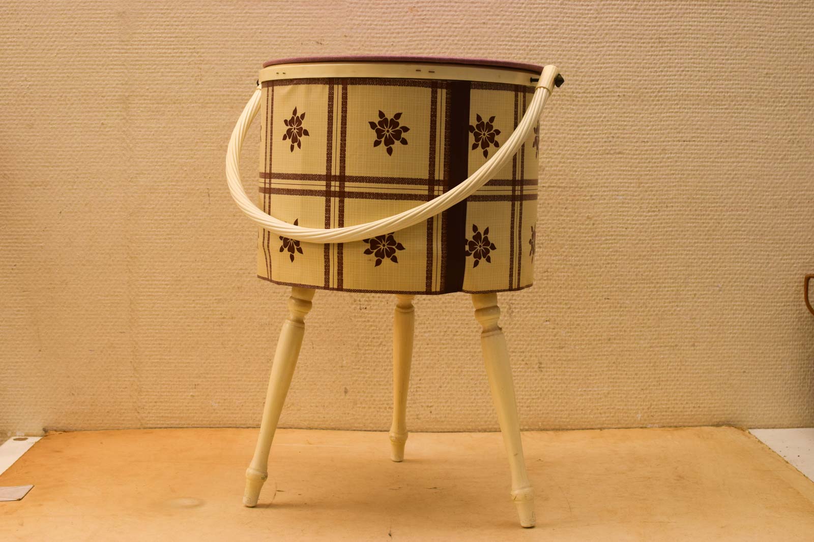 vintage Naaimandje  /naaitafeltje  45575