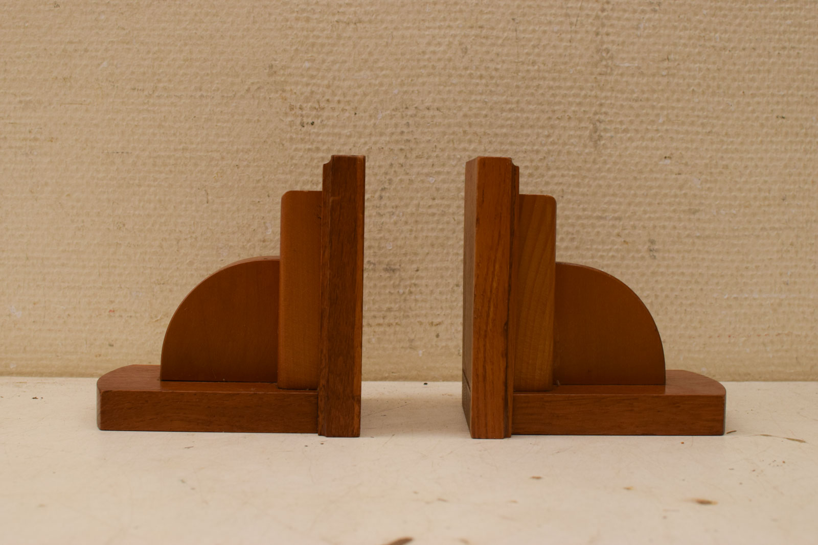2 Houten boekensteunen  46055