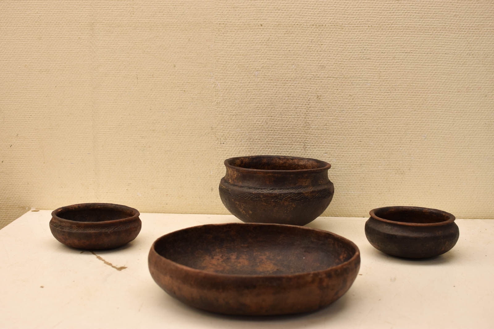 4 stuks schalen de grote ronde schaal gemeten 46229