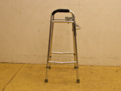 Alternative view of Invacare opvouwbaar looprek 46142