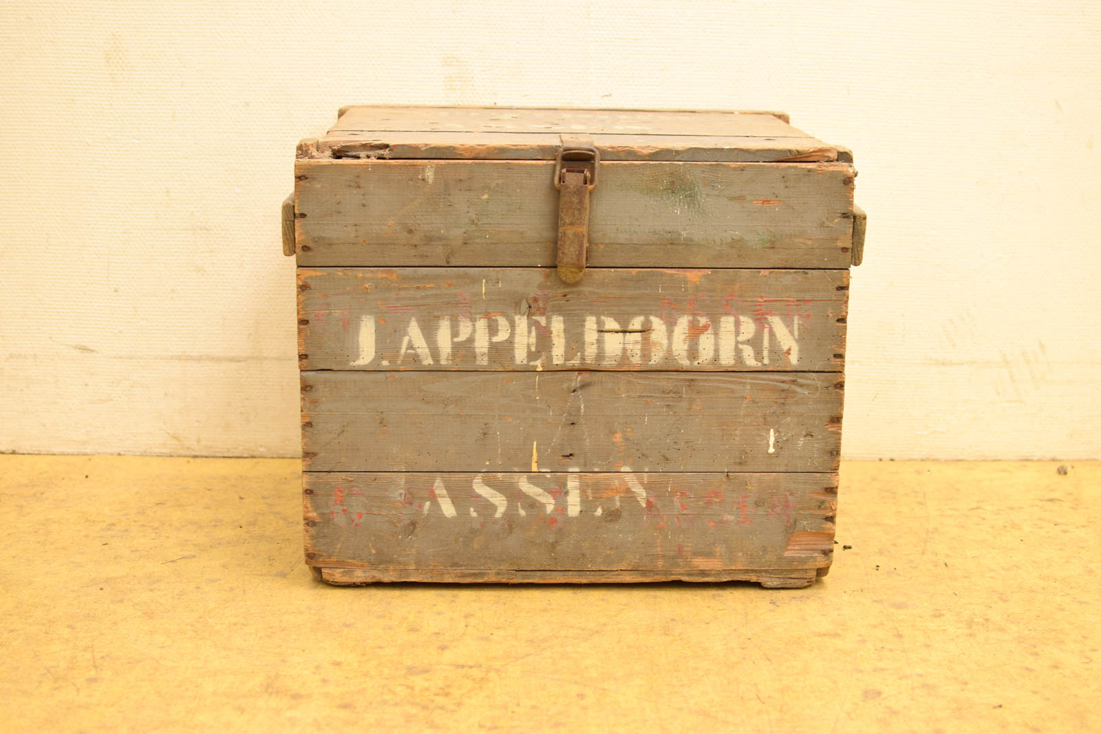 Houten kist met tekst  J Appeldoor Assen  46194