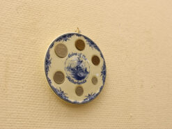 Alternative view of Delft Blue porseleinen wandbord met nederlandse munt 46339