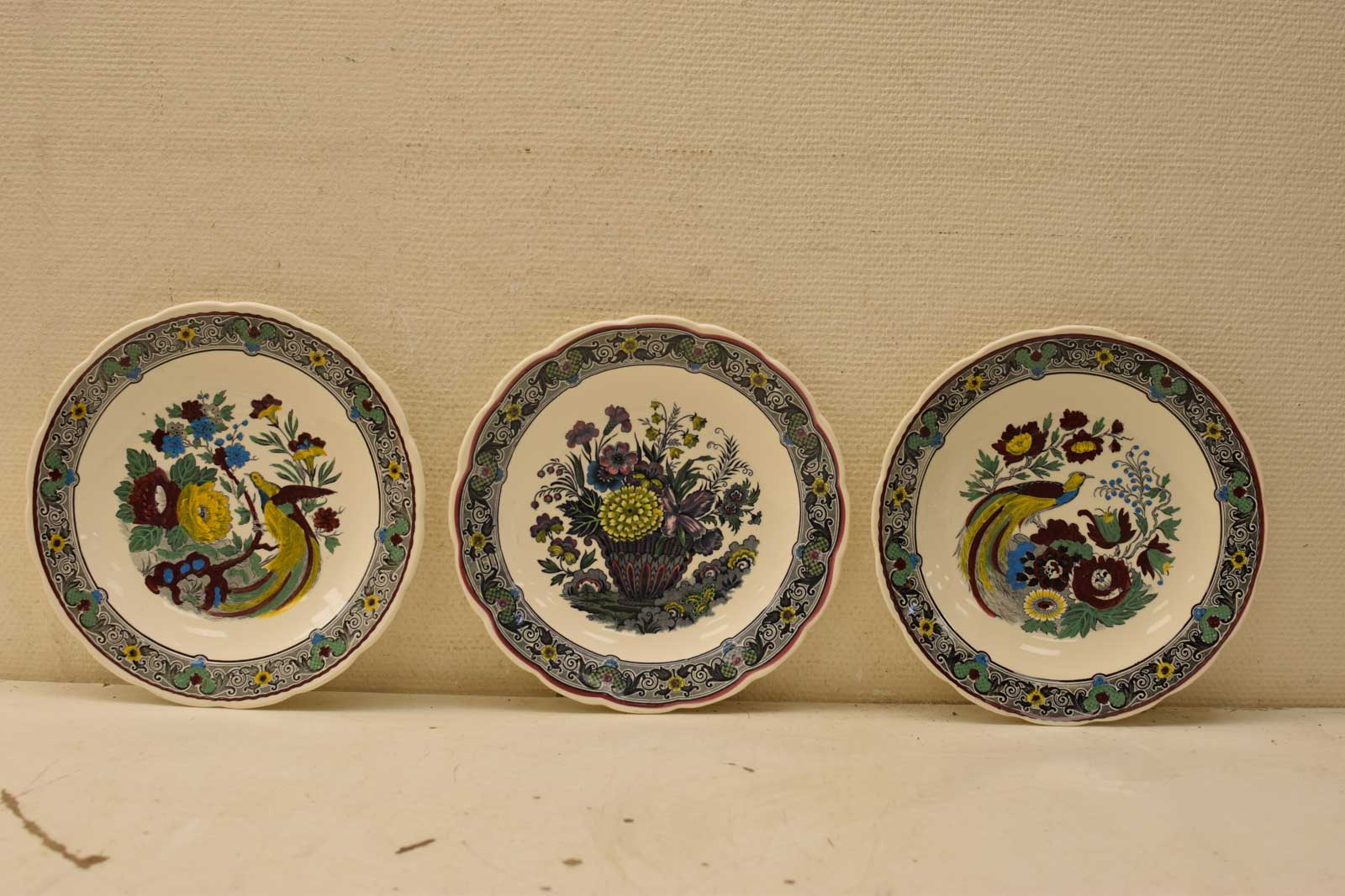 3 stuks porseleinen wandborden  46386