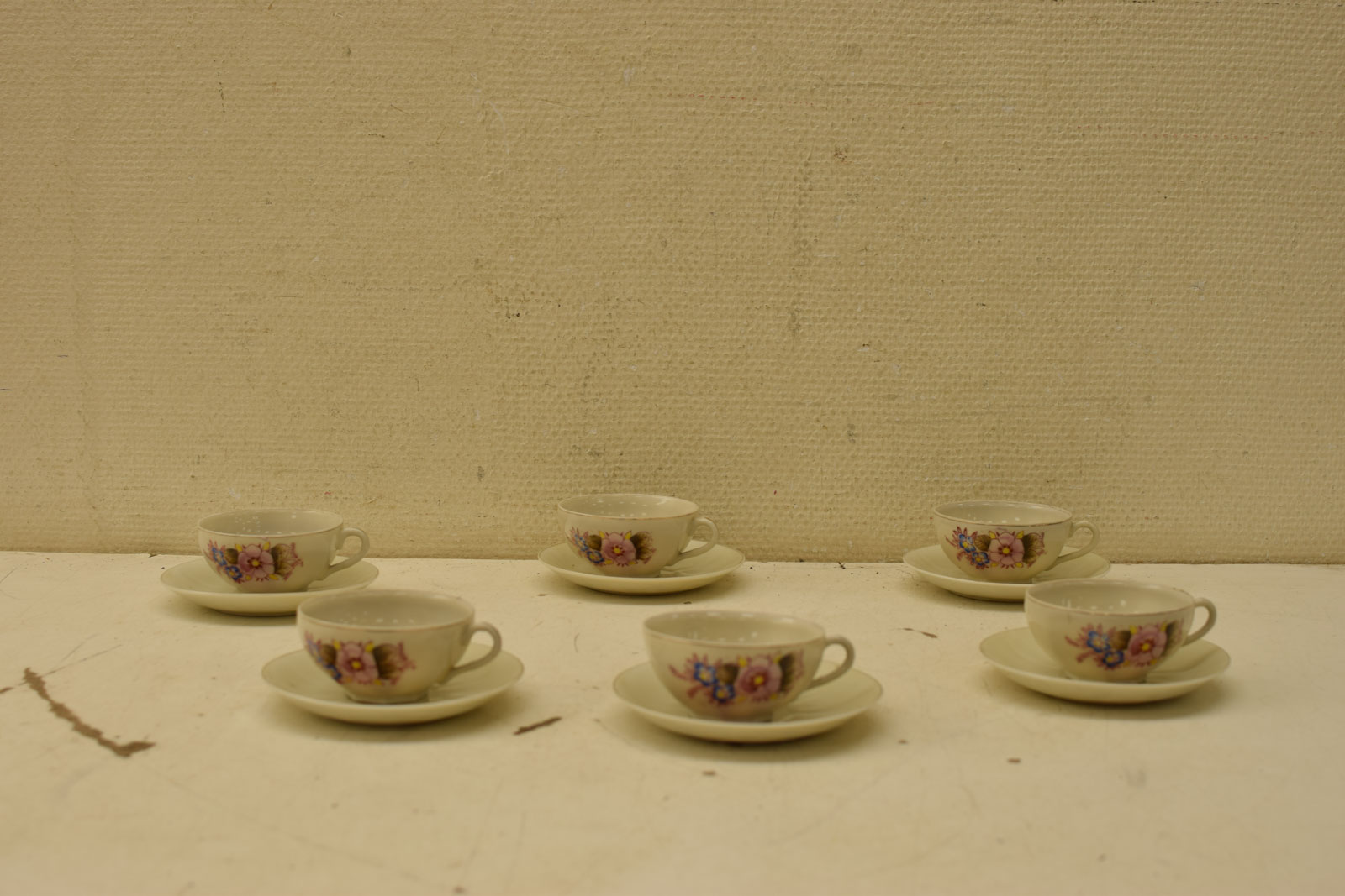 12 delig porseleinen kop en schotels  46392