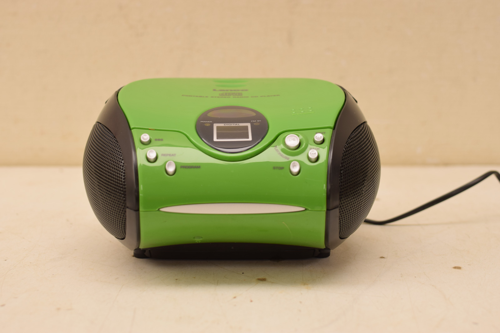 Lenco Stereo FM Radio with cd Player  46431
