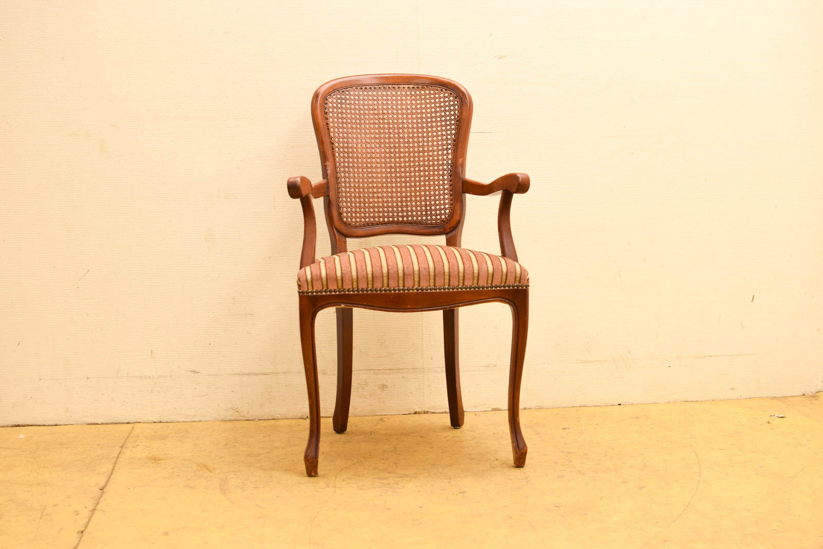 Selva Stoel met armleuning  46588