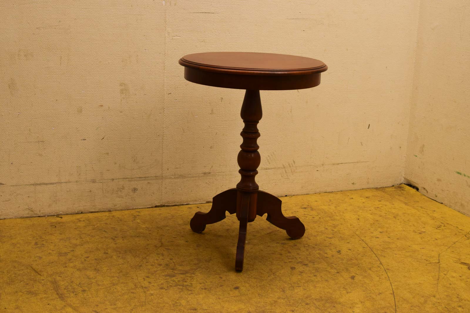 Houten ronde bijzettafel  46620