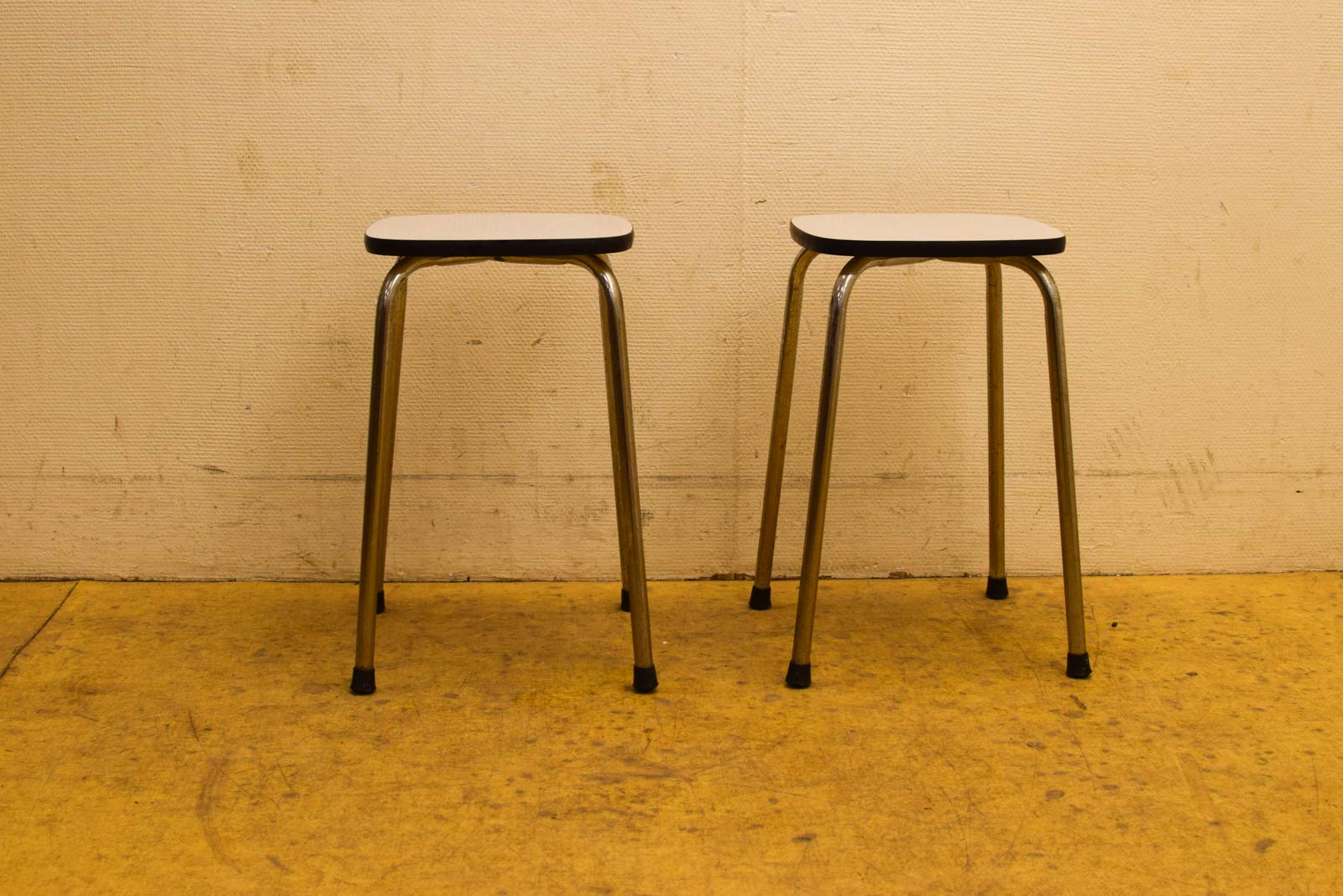 2 stuks vintage krukjes  46710