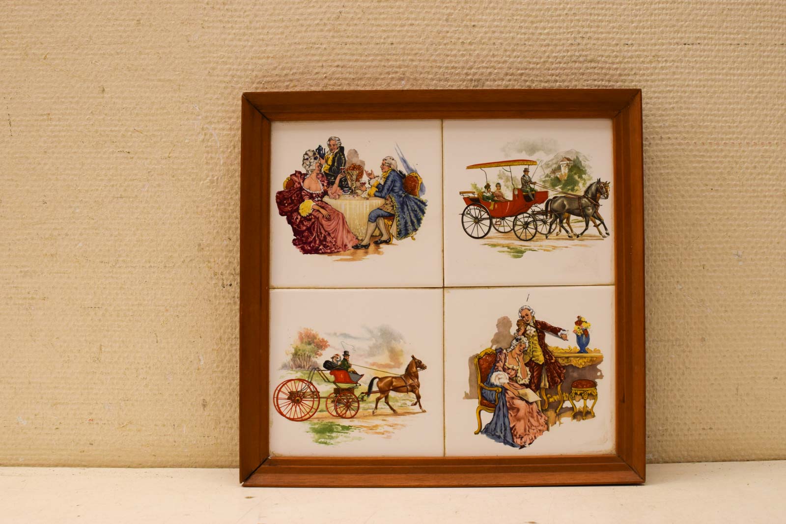 4 tegeltjes  in een houten lijstje  46712