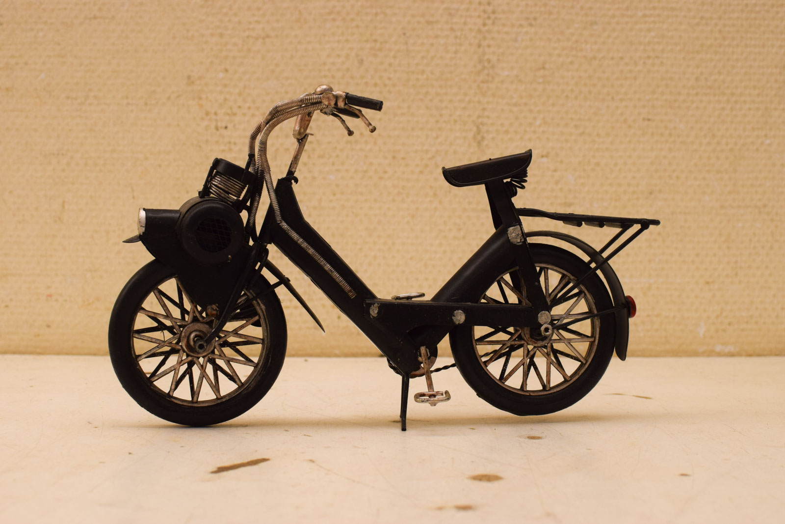 Metalen decoratie brommertje  46718