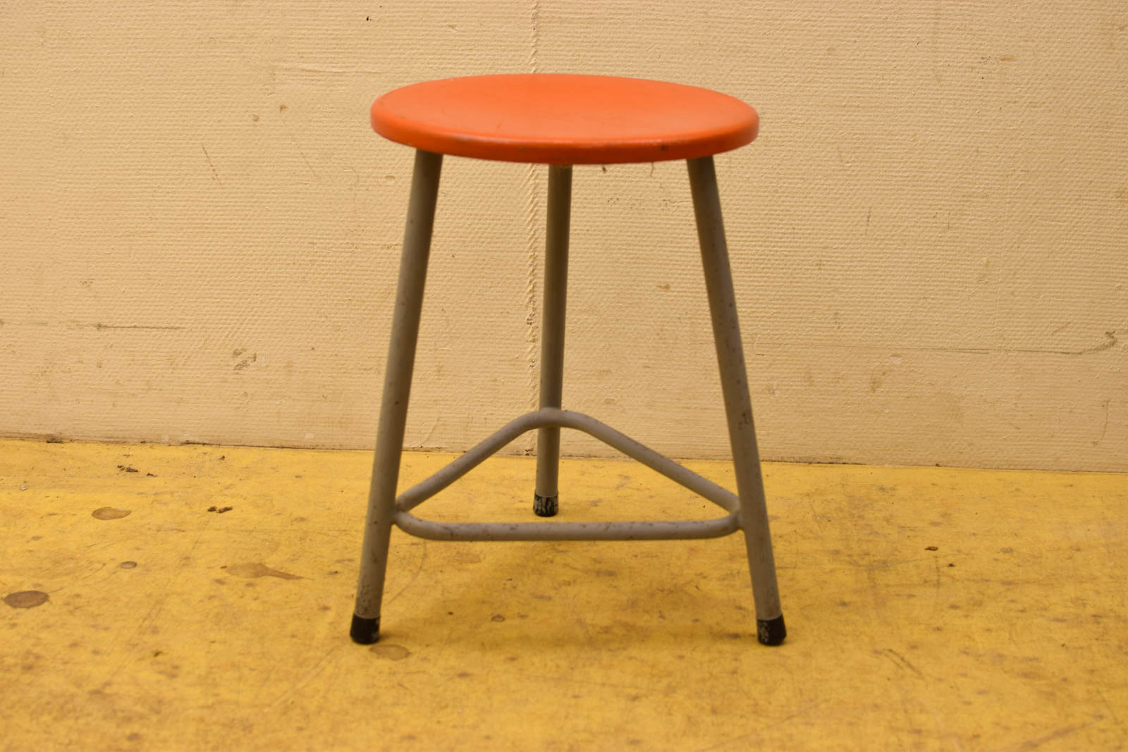 Houten krukje  46166