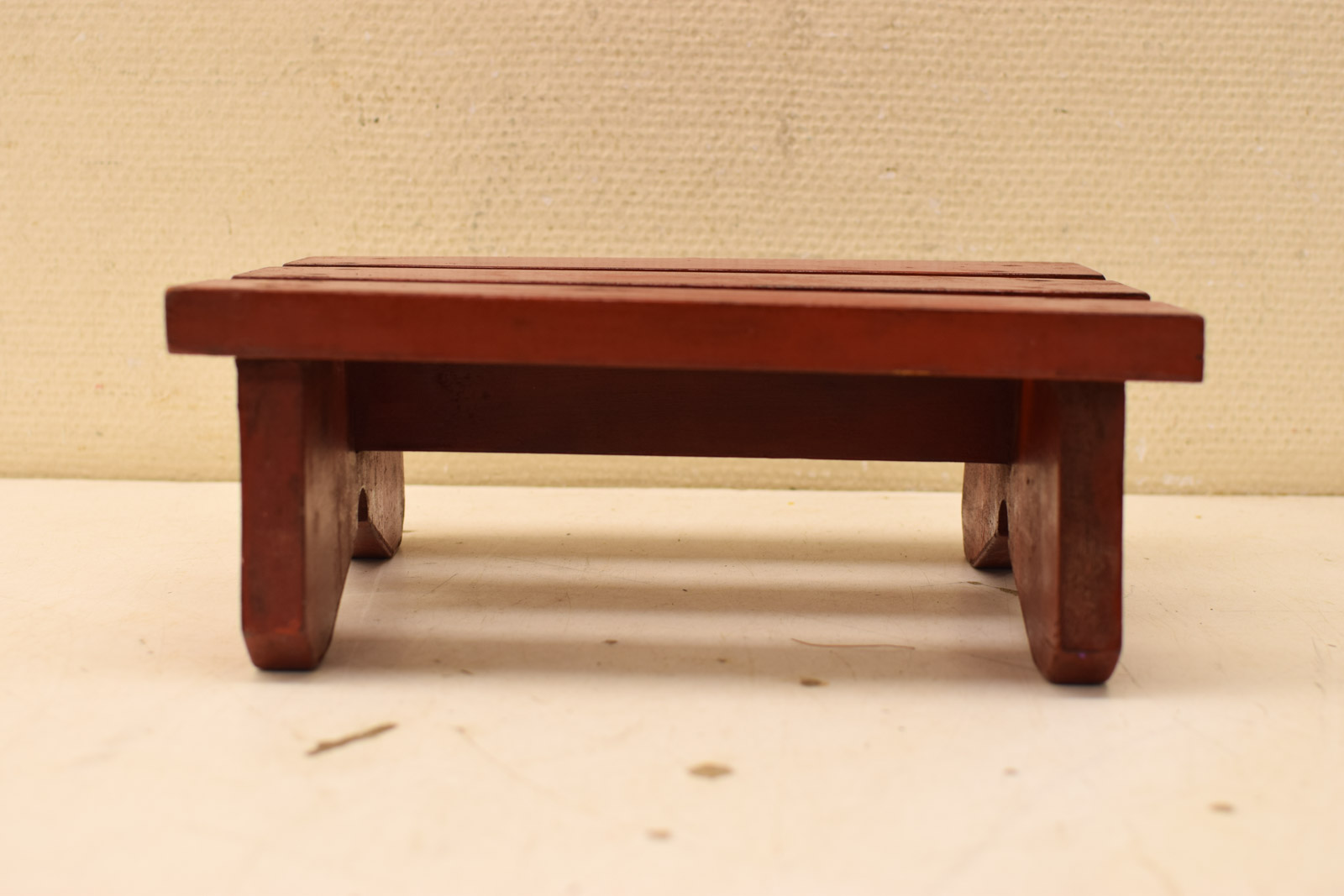 Houten voetenbankje /Plantentafeltje 46148