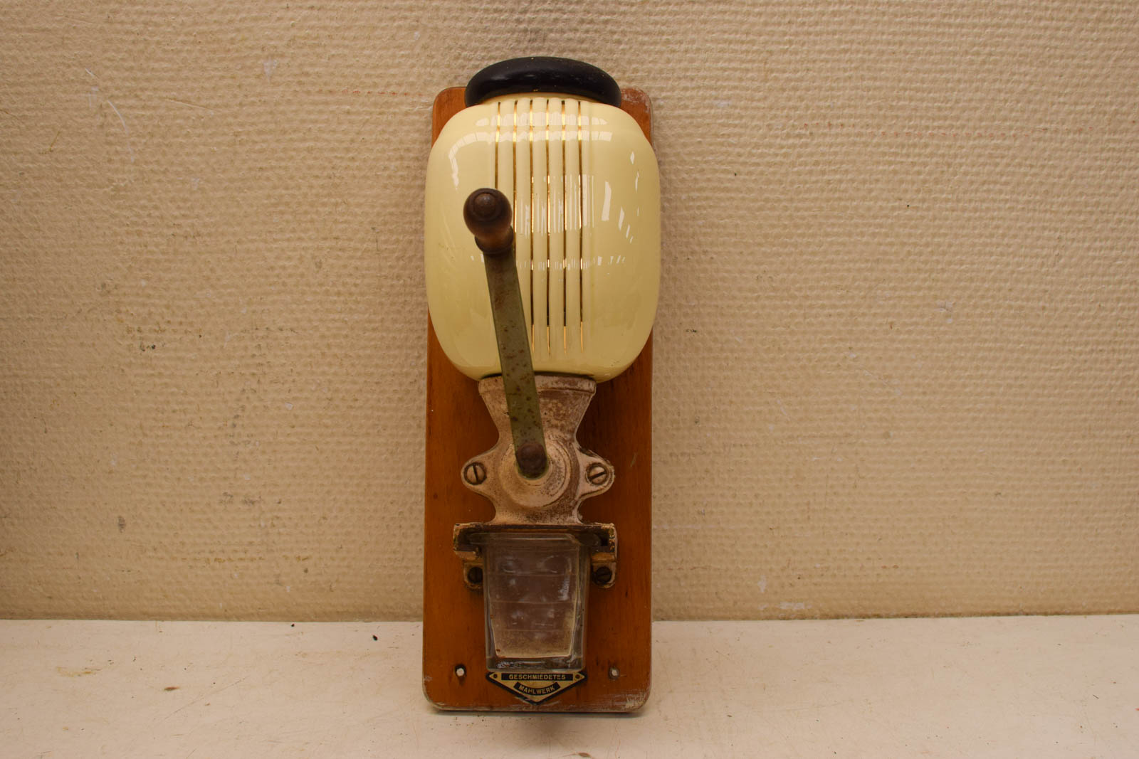 Porseleinen wandkoffiemolen  46049