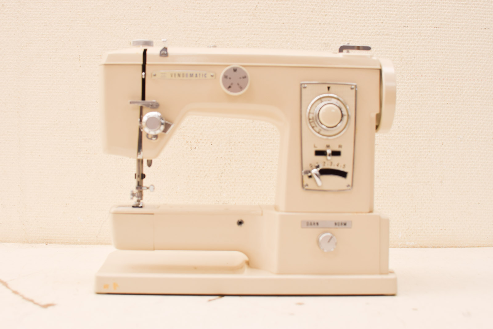 Vendomatic Naaimachine  46120