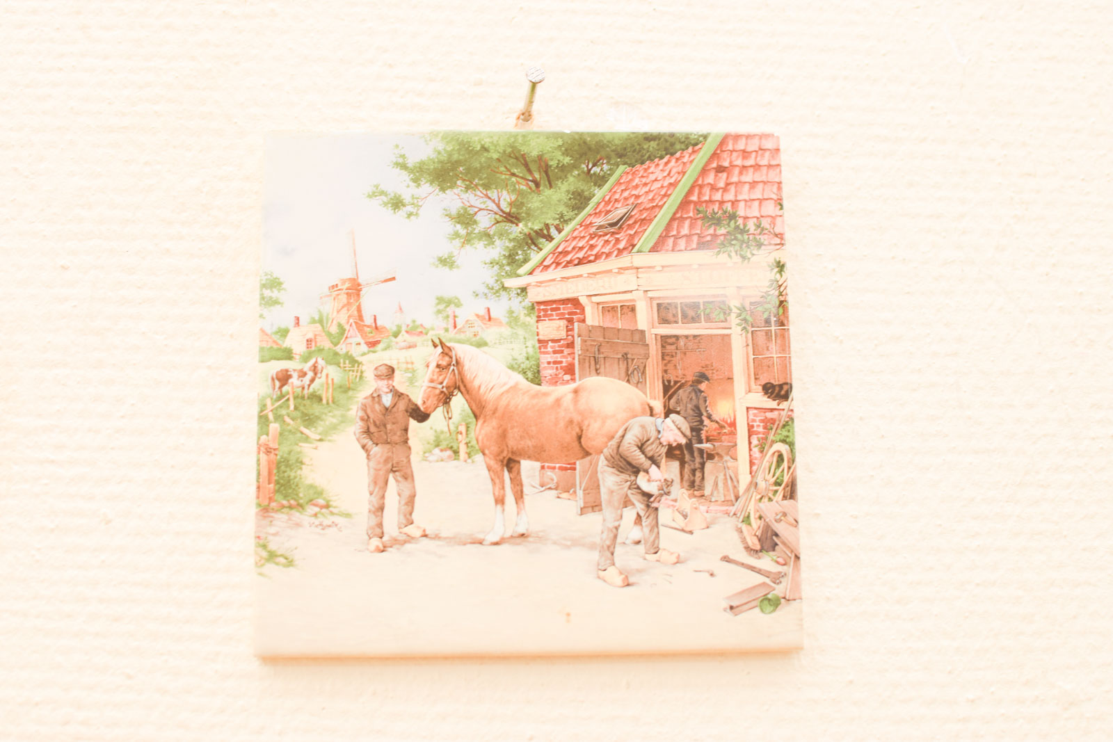 wandtegel met prent van paard bij de hoefsmid 46133