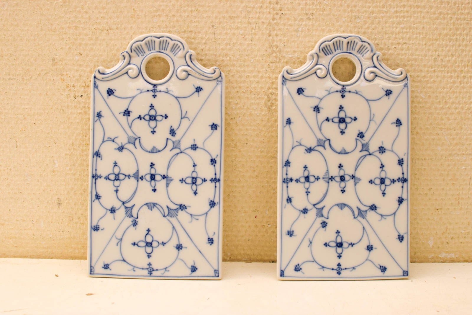 2 stuks porseleinen kaasplankjes  46944
