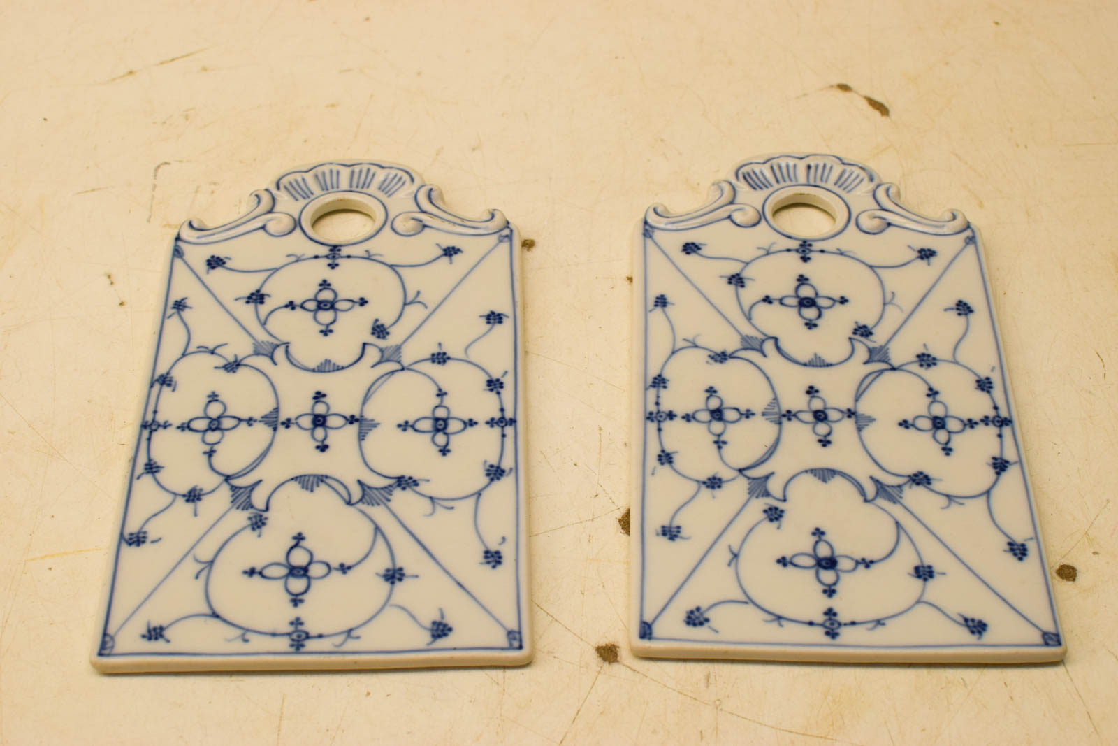Alternative view of 2 stuks porseleinen kaasplankjes  46944