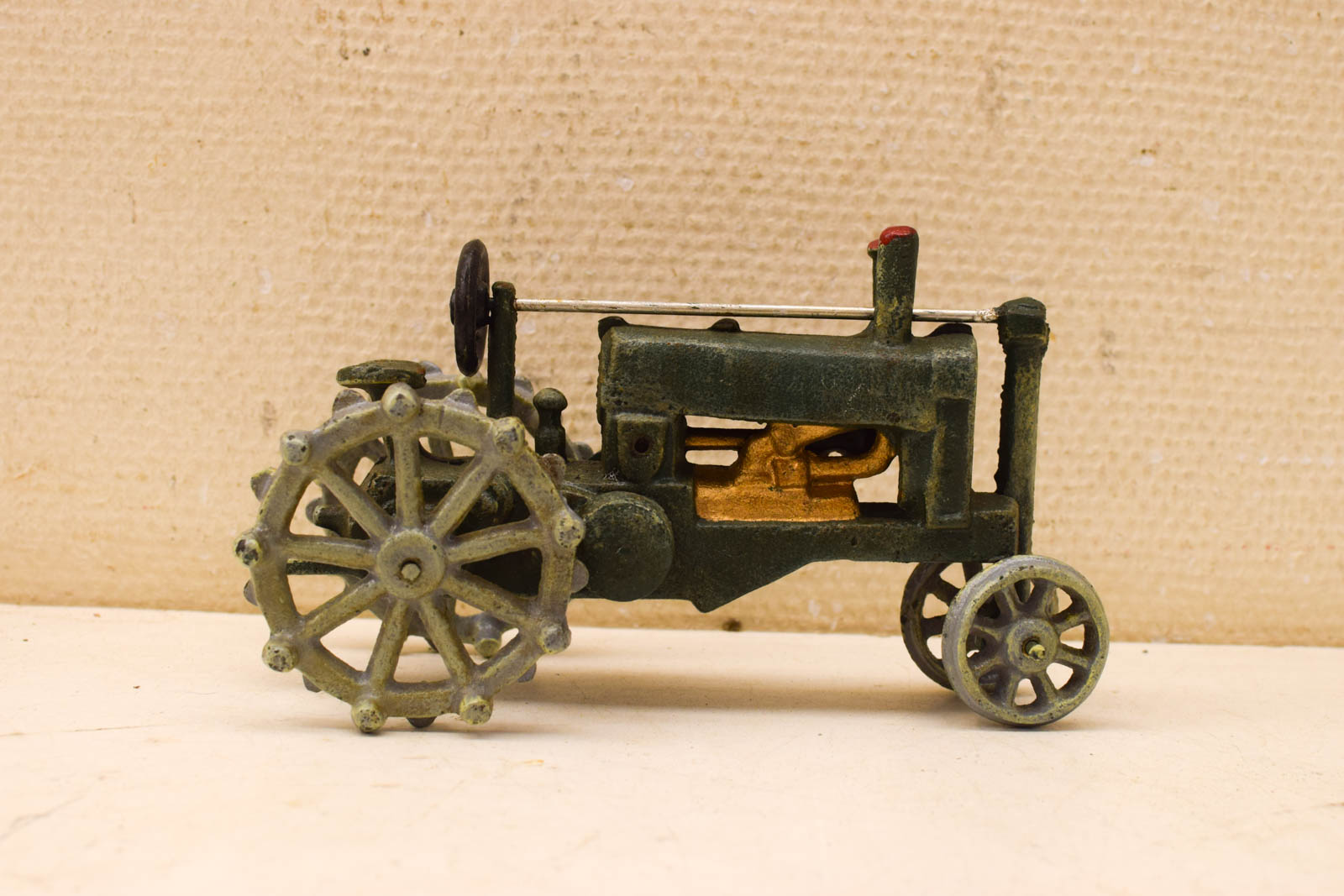 Alternative view of Gietijzeren beeldje van een tractor 47059