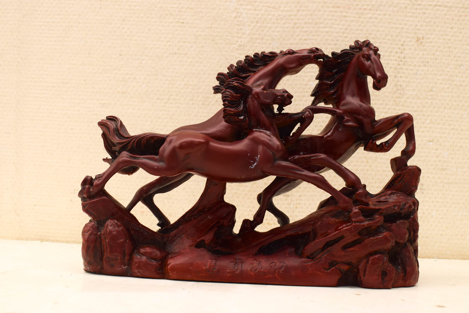 Beeld van 3 stuks galopperende paarden  47061