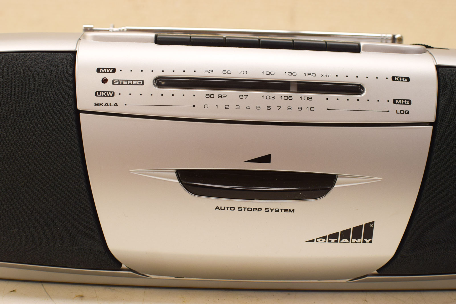 Alternative view of Botany Radio  / Cassette Recorder  47074