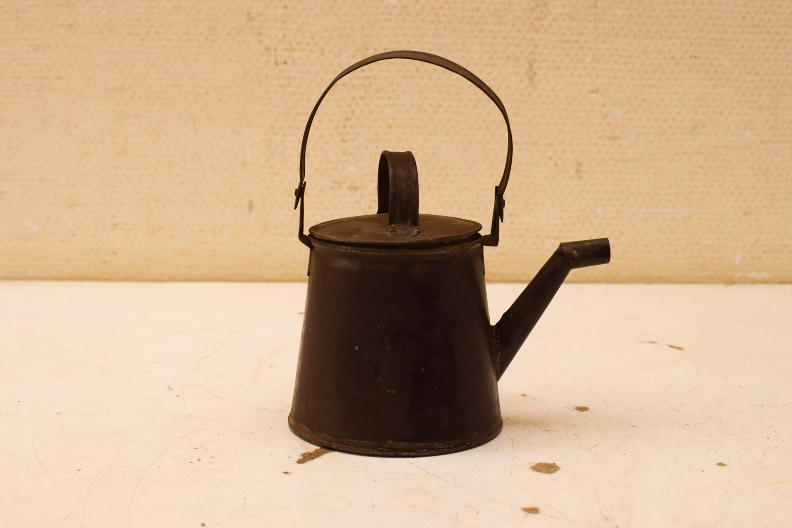 Alternative view of Metalen oliekannetje  47095