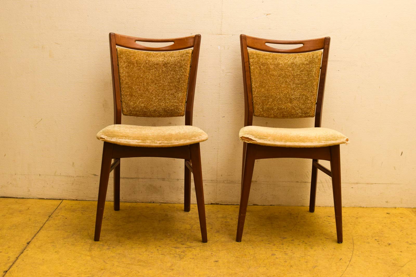 2 stuks stoelen  47180