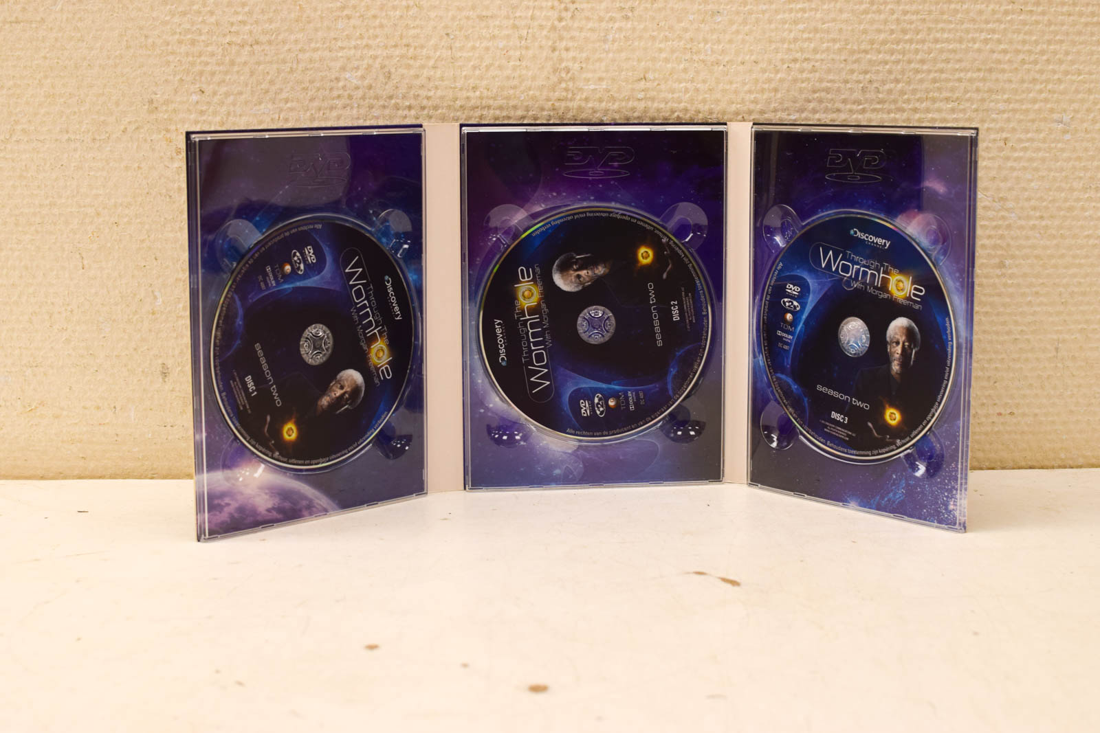 Alternative view of 3 Dvd box Through the wormhole with Morgan Freeman  47188
