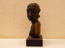 Alternative view of Houten beeld van een vrouw 47197