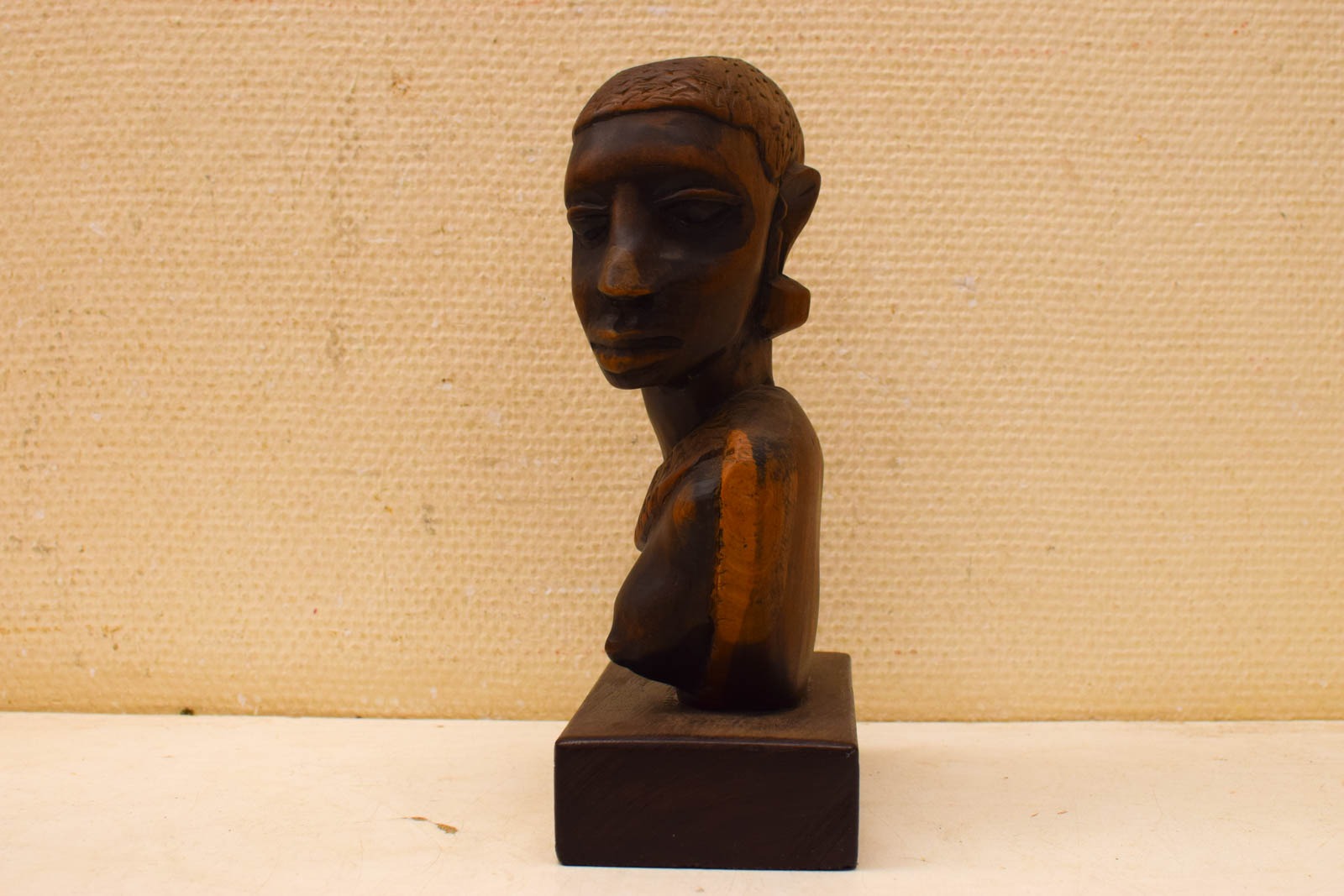 Alternative view of Houten beeld van een vrouw 47197