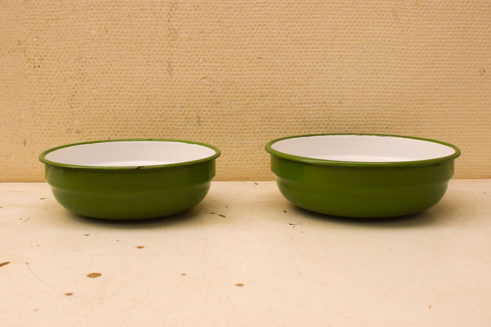Alternative view of 2 stuks Emaille schalen  47215