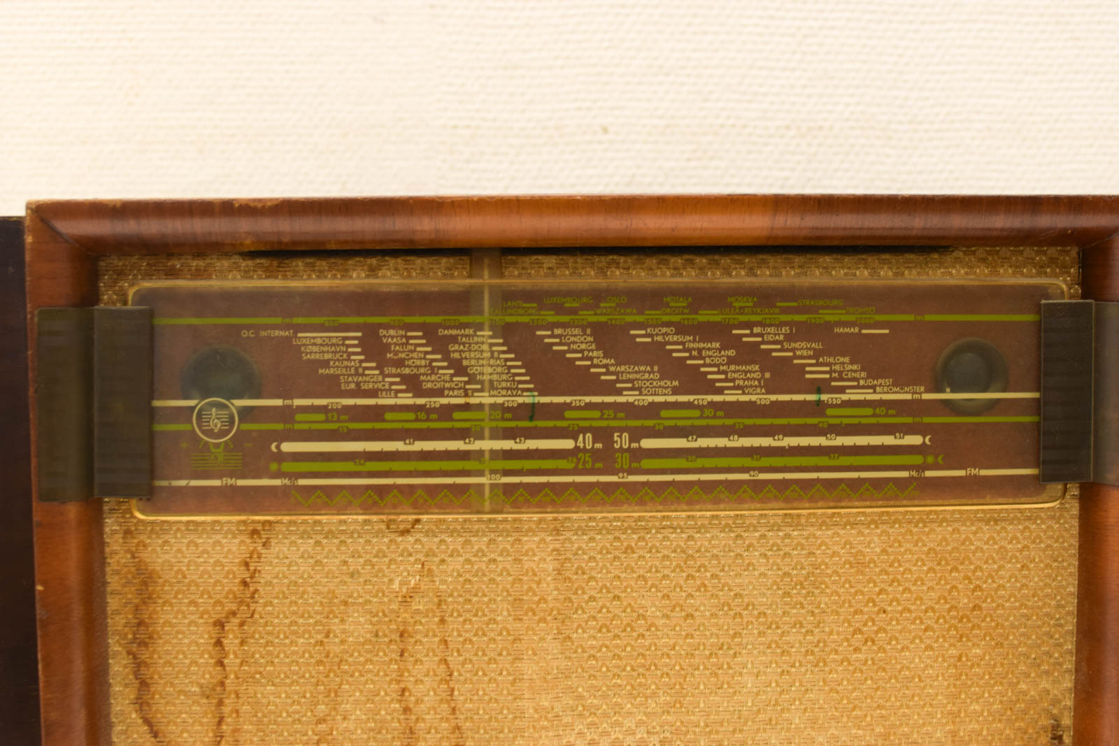 Alternative view of Philips radio 47330