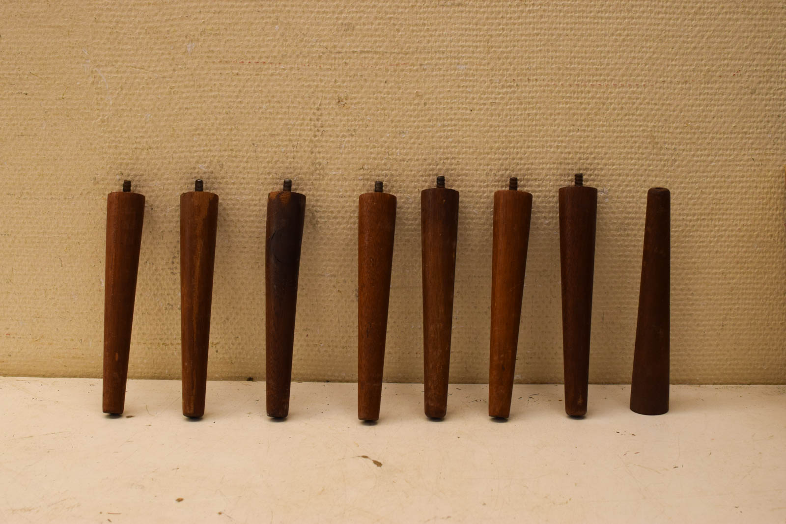 8 stuks houten poten  47341