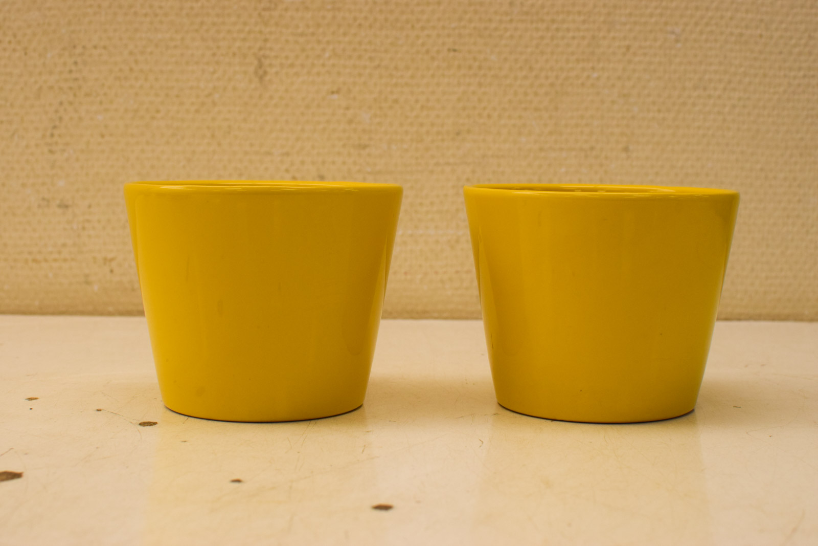2 stuks gele bloempotten  47347