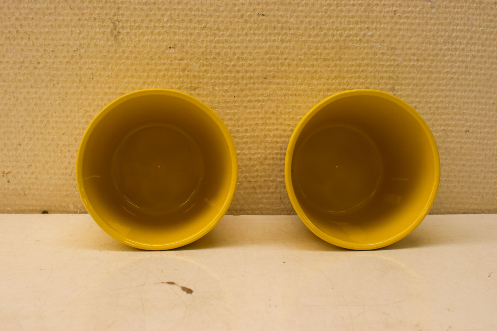 Alternative view of 2 stuks gele bloempotten  47347
