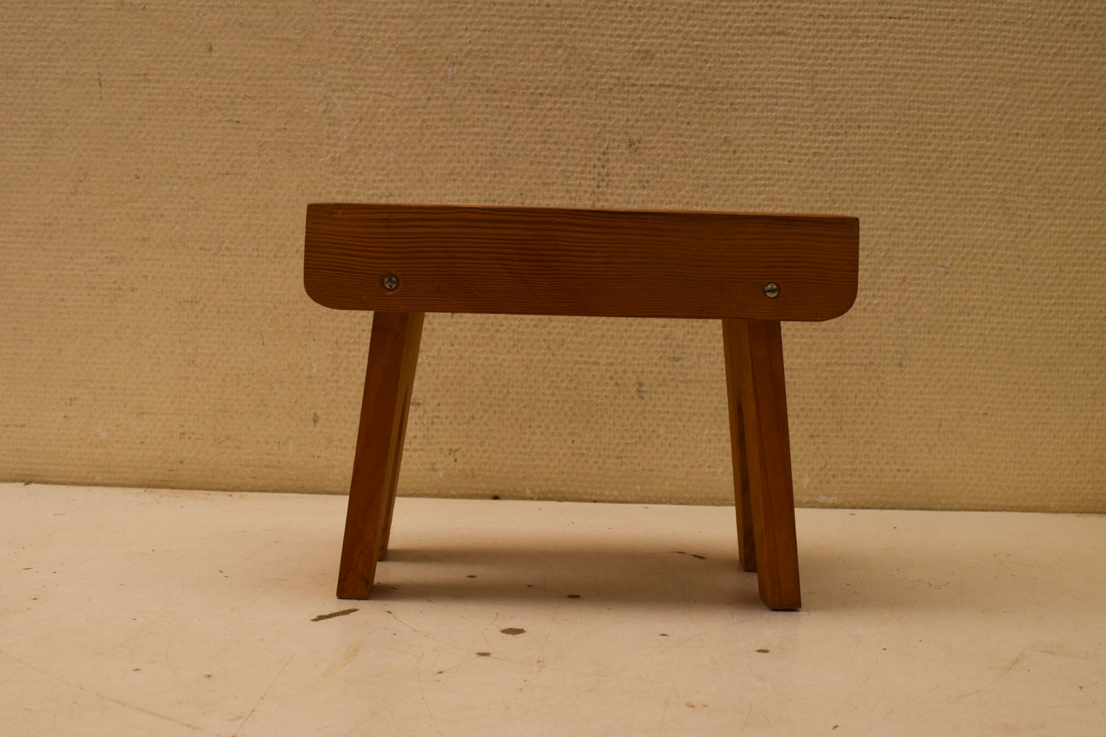 Houten krukje / plantentafeltje 47359