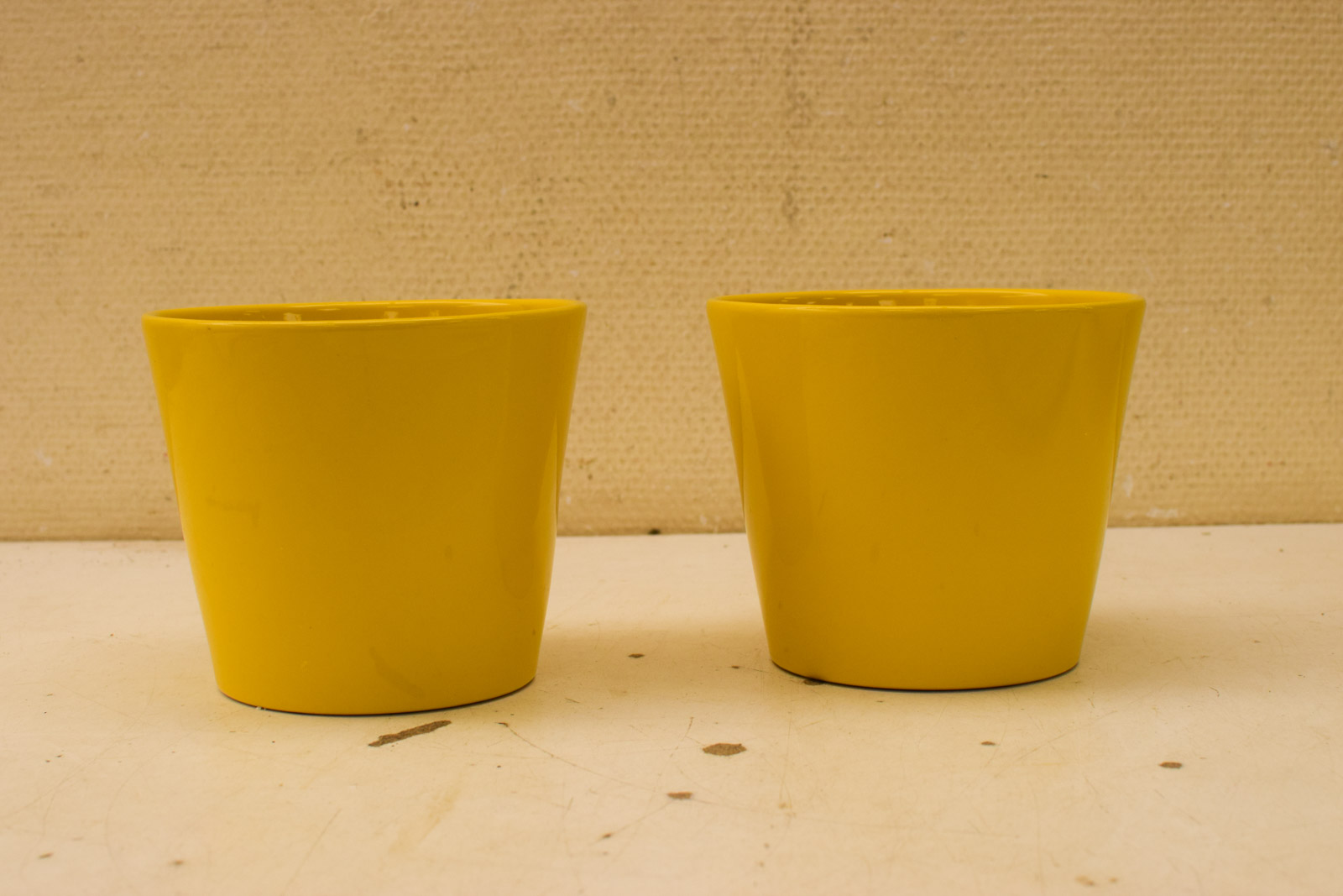 2 stuks gele bloempotten  47361