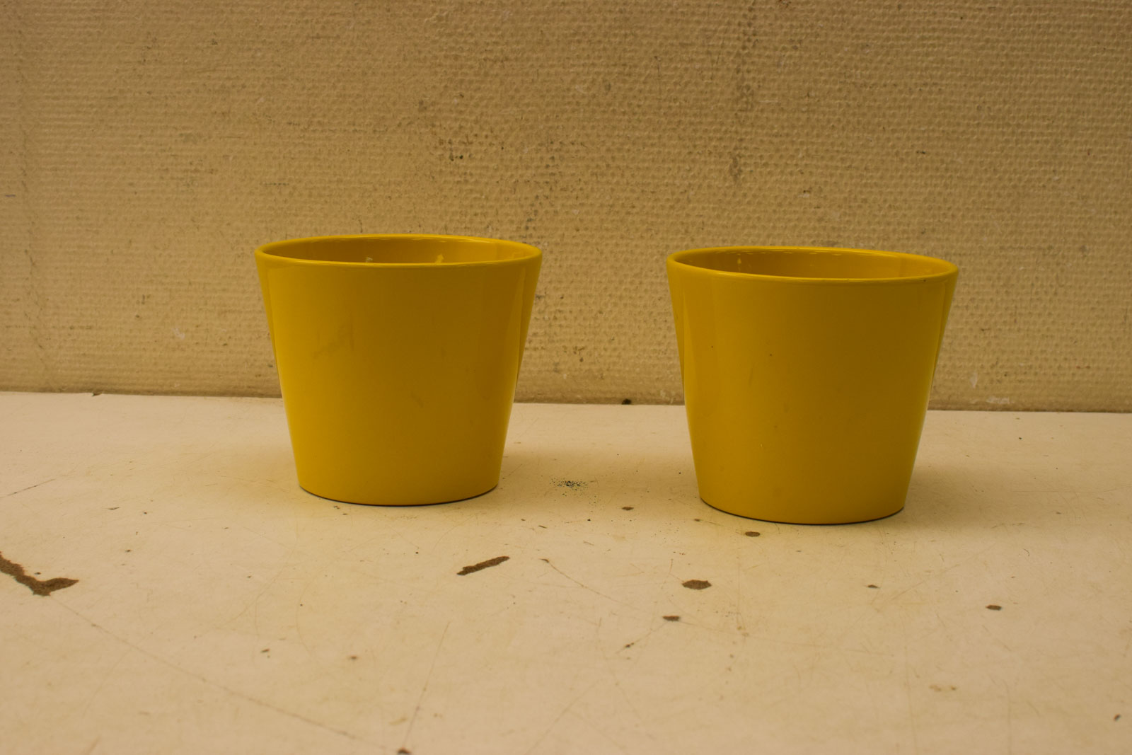 2 stuks gele bloempotten  47373