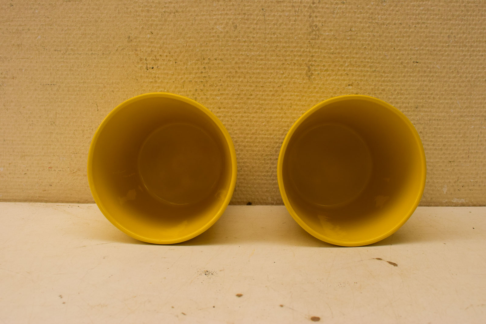 Alternative view of 2 stuks gele bloempotten  47373