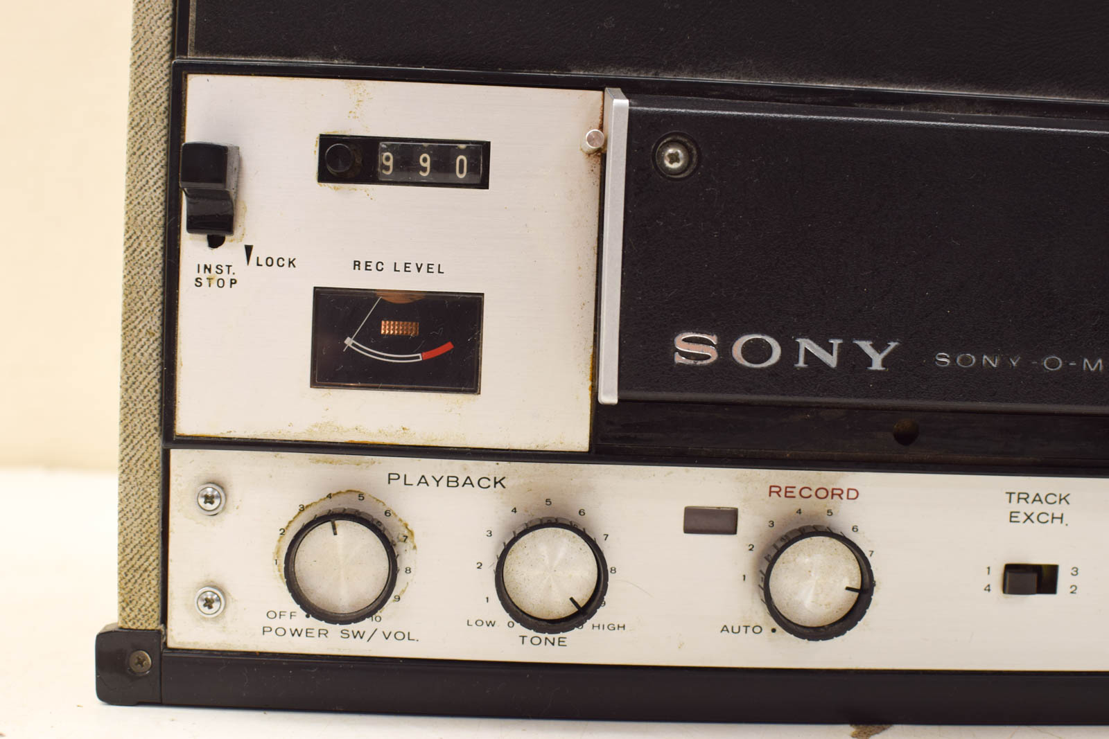 Alternative view of Sony Taperecorder  47389