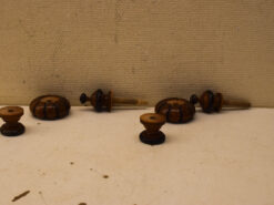 Alternative view of 2 stuks Houten decoratie voor op een kast 47391