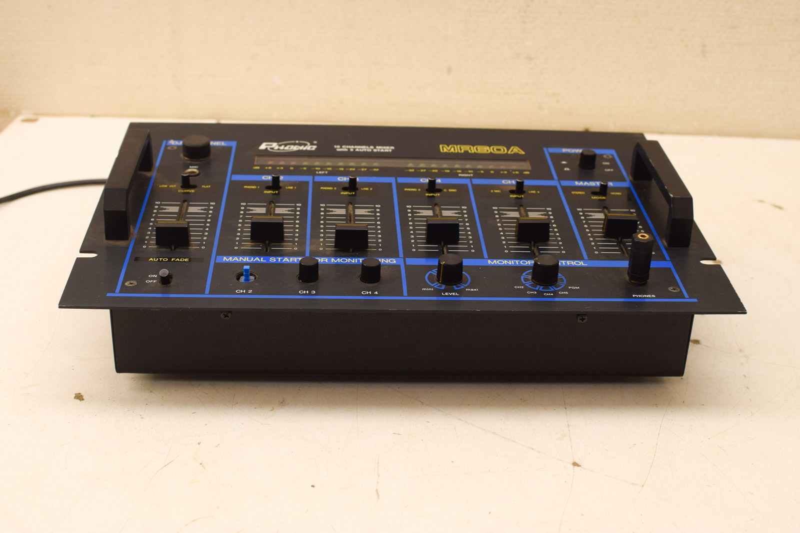 Phonic   mengpaneel  10 Channels mixer with 3 auto start 47433