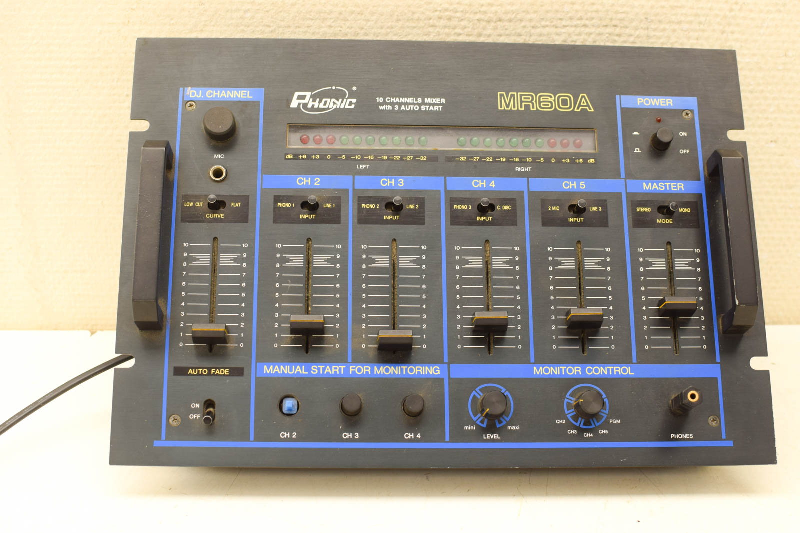 Alternative view of Phonic   mengpaneel  10 Channels mixer with 3 auto start 47433