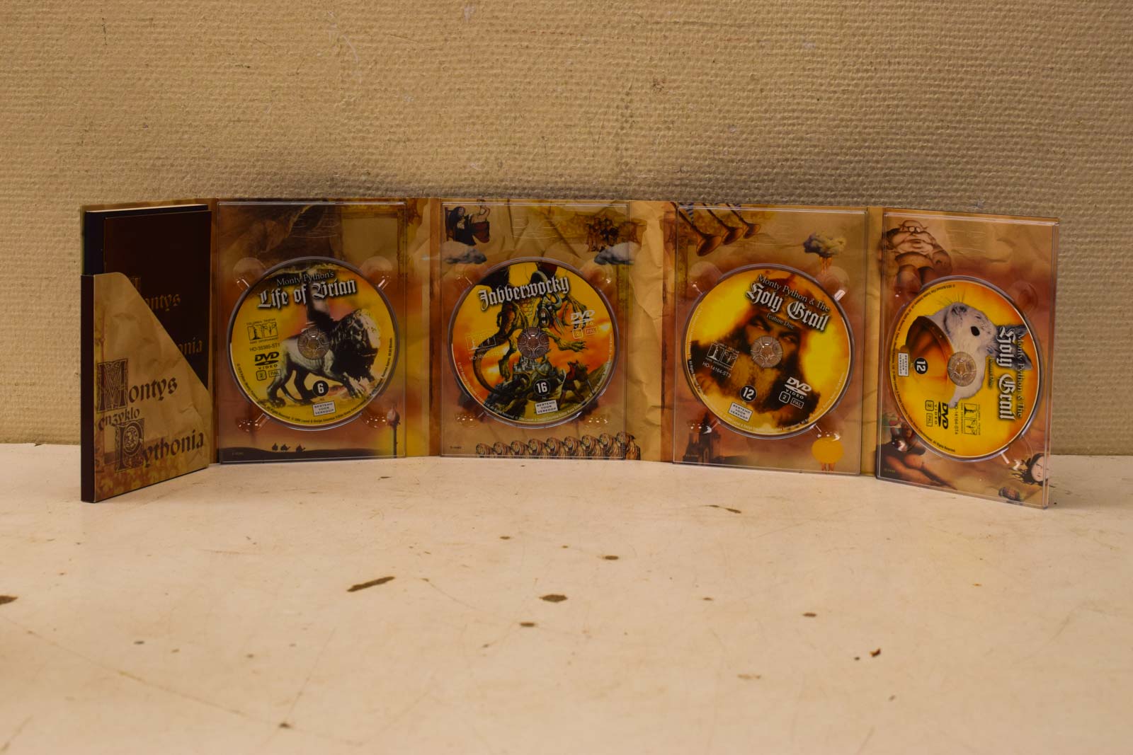Alternative view of 4 dvd box Montys en 3 klo Pythonia 47465