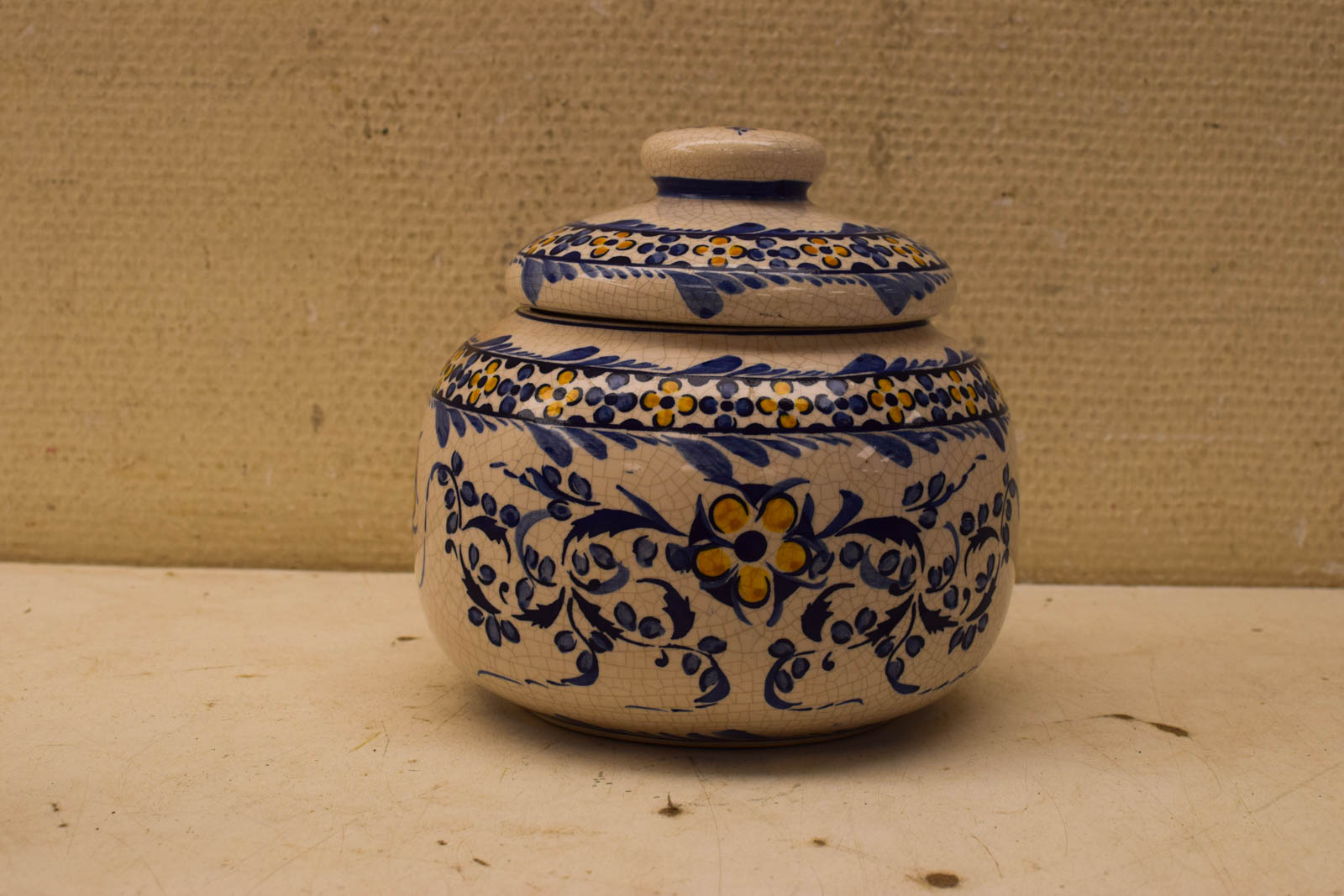 Porseleinen pot met deksel  47473