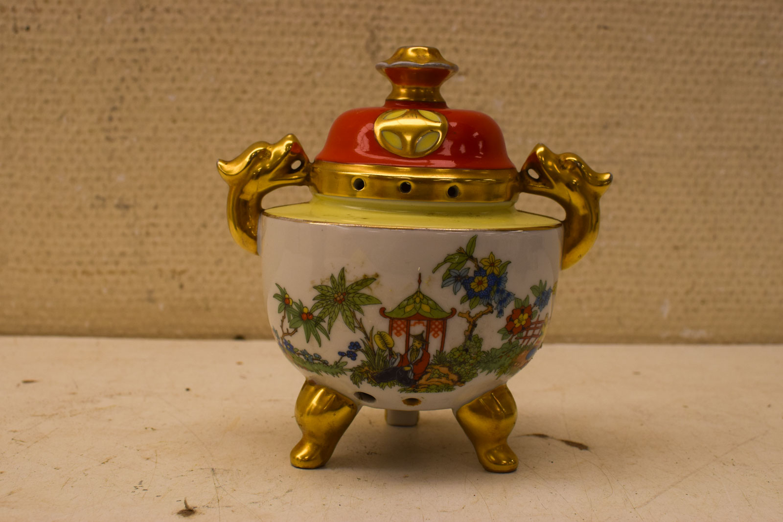 Porseleinen parfumlampje  47474