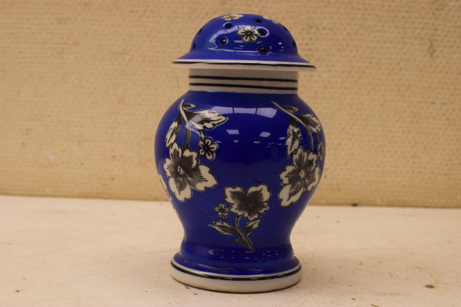 Porseleinen parfumlampje  47484