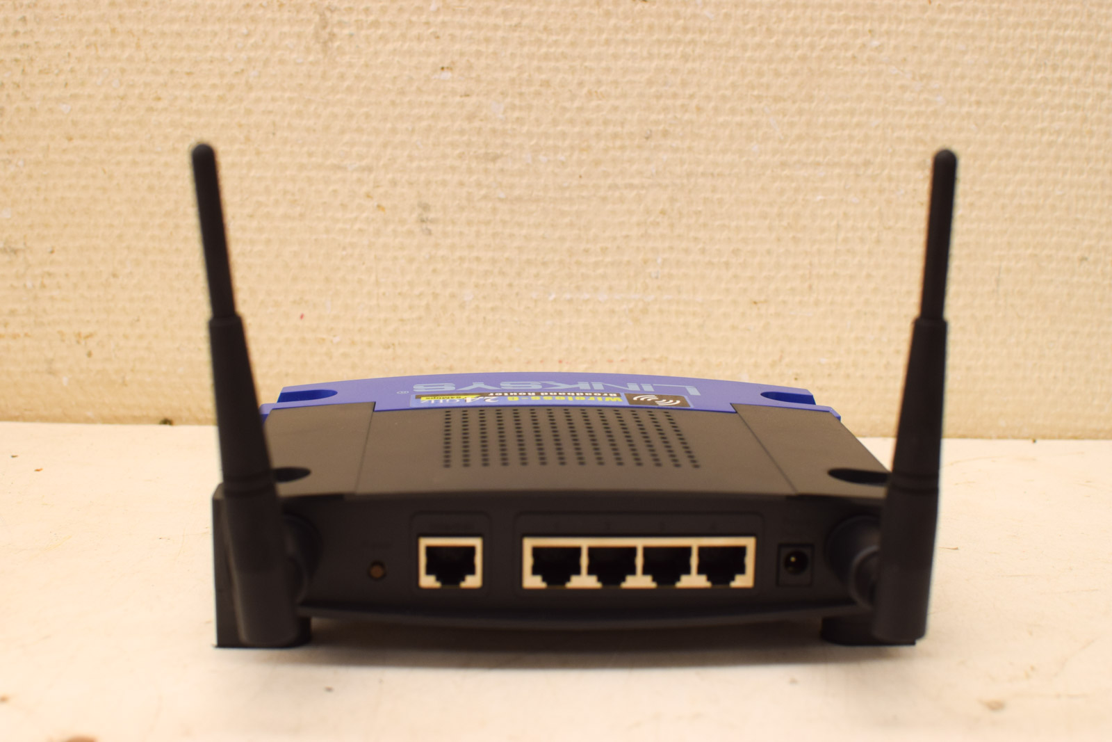 Alternative view of Linksys Wireless - G  Broadband router  47487