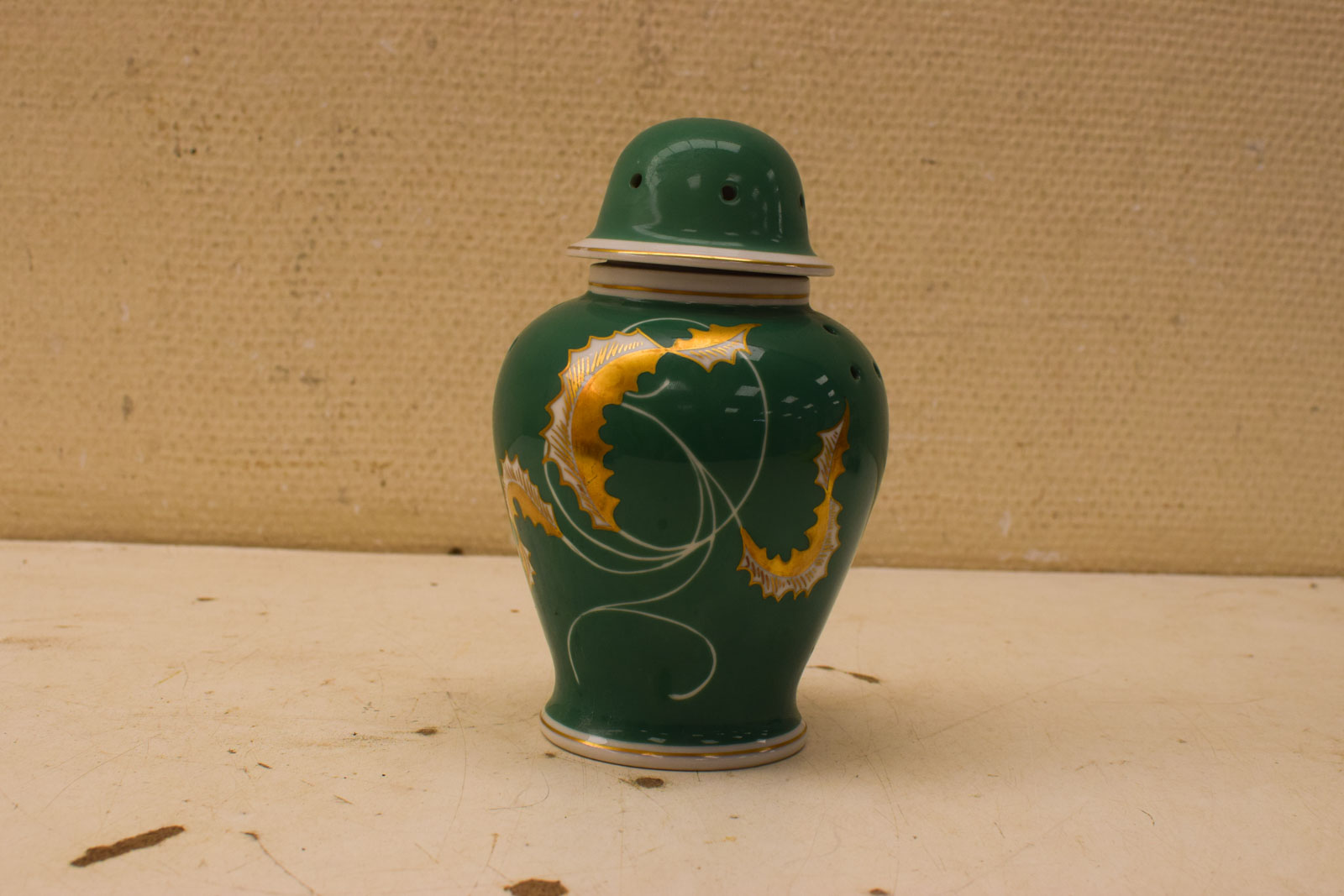 Porseleinen parfumlampje  47497