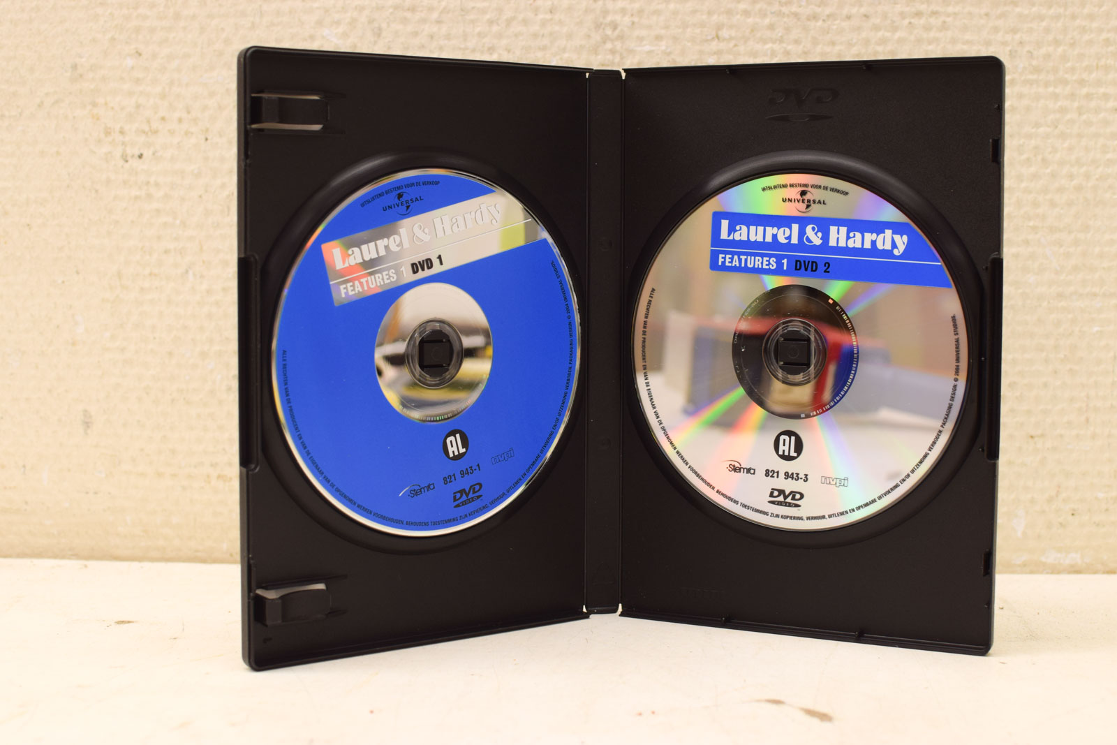 Alternative view of Laurel & Hardy Features 1 47505