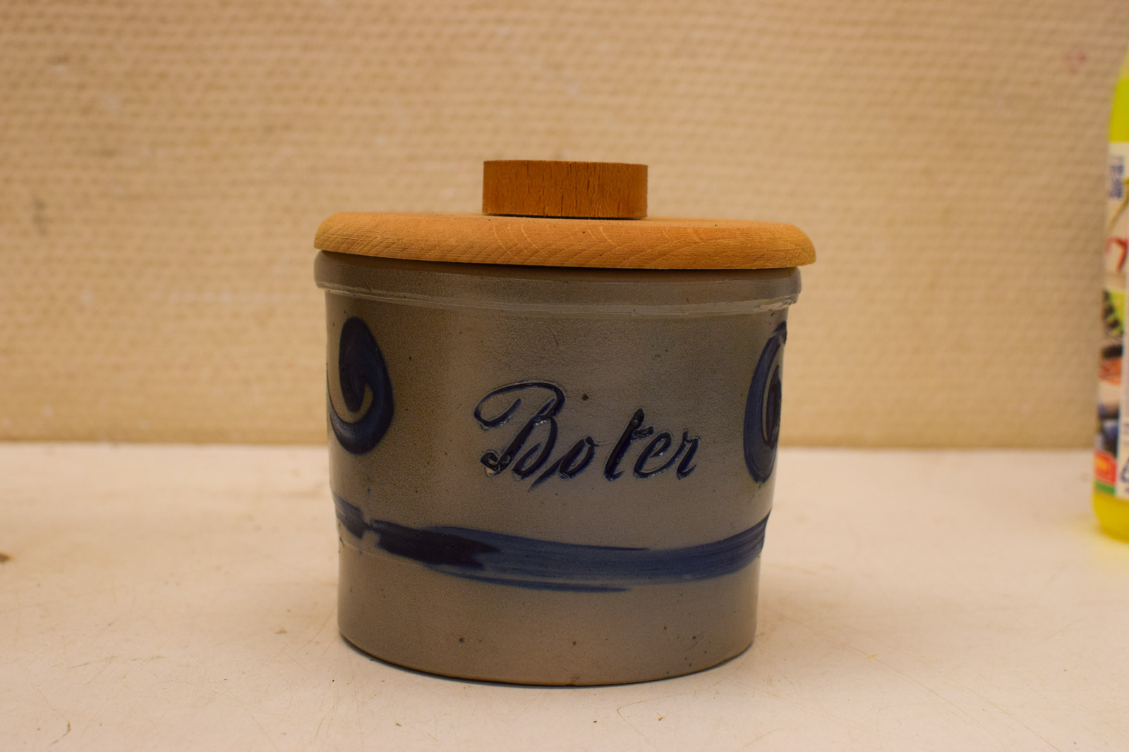 Keulse botervloot met houten deksel  47523